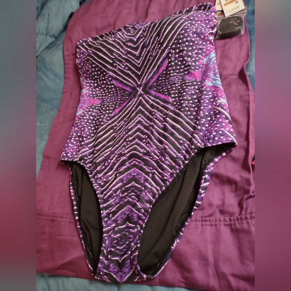 Calvin Klein NWT Women's gorgeous one piece bathing suit.